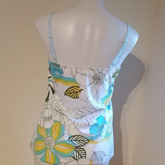 Roxy's tank small‎ - Picture 2 of 6